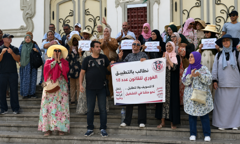 معطلو تونس يطالبون بوظائف لـ10 آلاف خريج ودعوات للتظاهر غدا