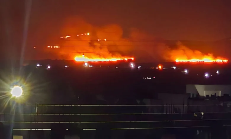 قصف مدفعي إسرائيلي يشعل حريقا في ريف القنيطرة الشمالي