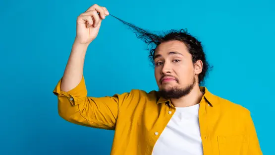 دراسة تكشف ما يحدث قبل "نوبة نتف الشعر".. الملل قد يكون الدافع