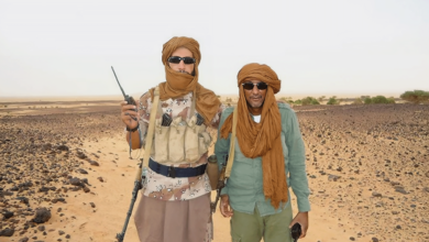 ملثم صحراوي وسيدة وقس وطبيب.. قصص القنوات السرية بين أطراف القتال