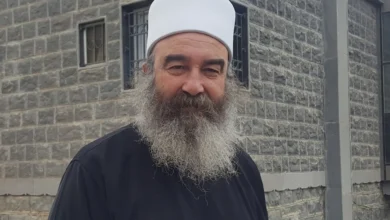 "لم يبقَ في الميدان إلا حديدان".. بعد حل "قسد" ما مصير الهجري بالسويداء؟
