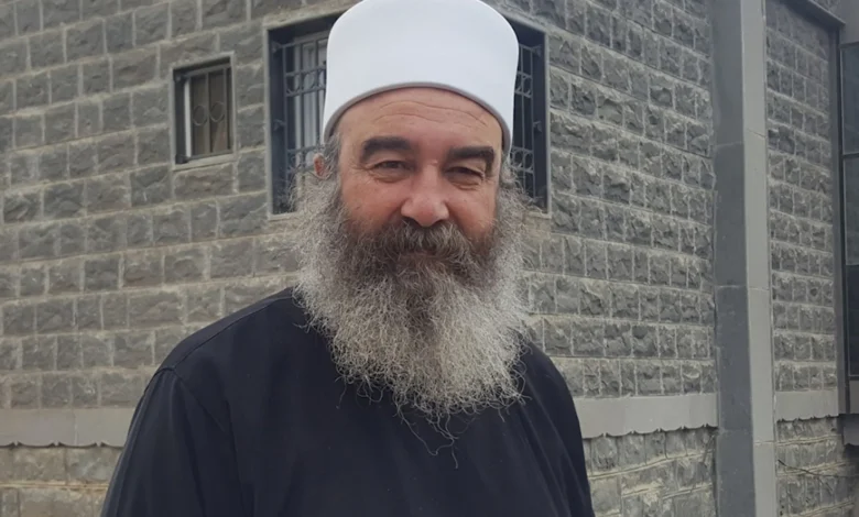 "لم يبقَ في الميدان إلا حديدان".. بعد حل "قسد" ما مصير الهجري بالسويداء؟