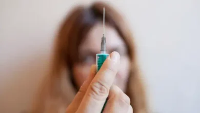 موضة صحية تقلق العلماء.. رصد أخطاء خطيرة عند حقن الببتيدات في المنزل