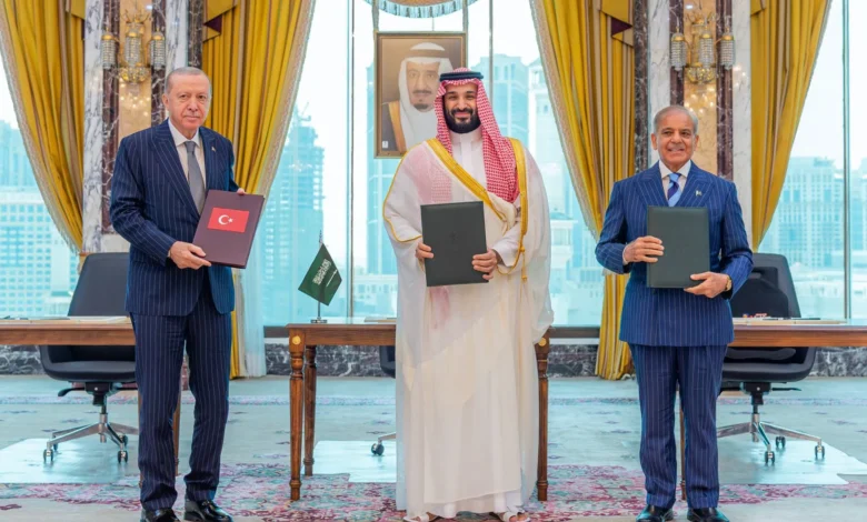ترمب يعلق على اتفاقية الدفاع المشترك بين السعودية وتركيا وباكستان