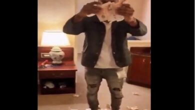 مبعوث الرئيس الروسي يعلّق على فيديو لمهاجر سوداني ينثر أموال المعونة (فيديو)