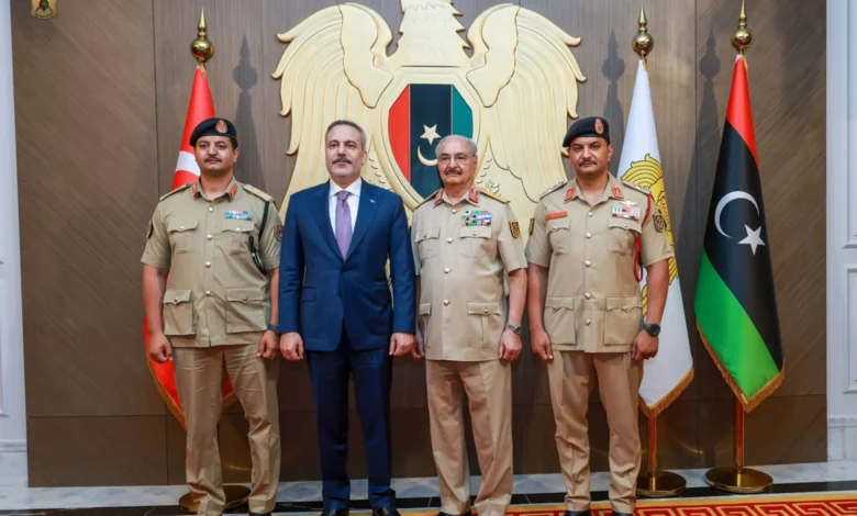 فيدان وحفتر يجريان مشاورات سياسية وأمنية ببنغازي والحكومة تتوعد مهاجمي منشآت الطاقة