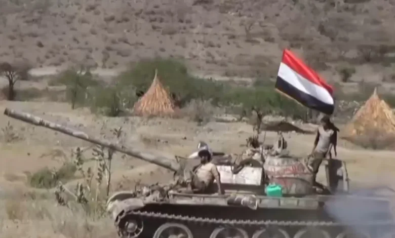 الجيش اليمني يعلن مقتل وإصابة عشرات الحوثيين خلال تصديه لهجوم غربي تعز