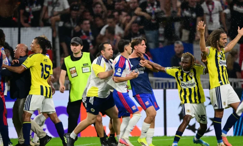 استفزاز واشتباك وفوضى بعد تأهل فنربخشة إلى دوري أبطال أوروبا (فيديو)