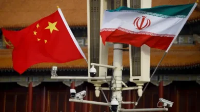 الصين تؤكد "الدفاع بحزم" عن مصالحها بعد تهديدات أمريكية لشركاء إيران