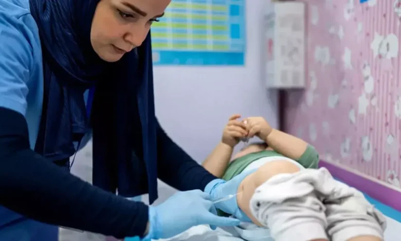بعد توقيع ترامب قراراً بشأن لقاحات الأطفال... ما تداعيات هذا القرار؟