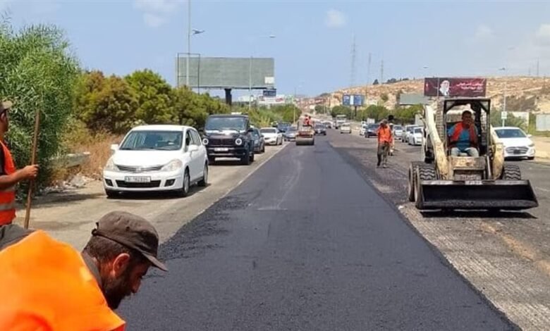 ورش تأهيل وتزفيت لعدد من الطرقات الرئيسية في الجنوب
