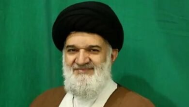 رجل دين إيراني يكشف تفاصيل مفاجئة عن مجتبى خامنئي: "طُرد من مكتب والده"