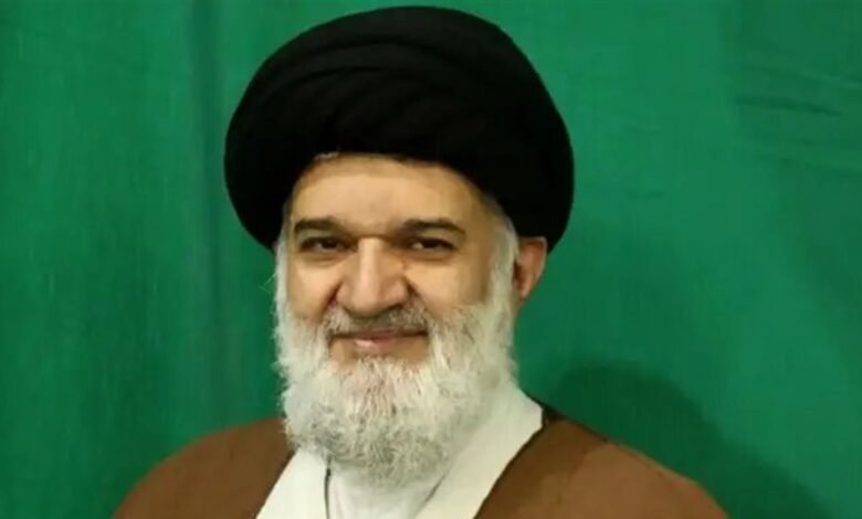رجل دين إيراني يكشف تفاصيل مفاجئة عن مجتبى خامنئي: "طُرد من مكتب والده"