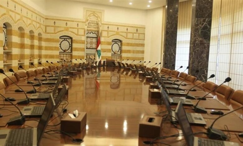 وزير تحت المجهر.. وانتقادات لسياسة الترضيات
