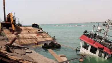 بعد هجمات الحوثيين.. تعليق العمليات في ميناء المخا اليمني