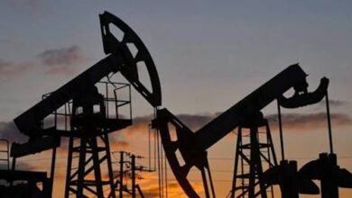 النفط يقفز بأكثر من 1%.. كم بلغ سعر البرميل؟