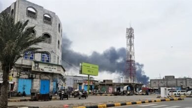 جراء الصواريخ الباليستية والطائرات المسيّرة.. مقتل وإصابة 18 مدنياً بهجمات الحوثي في 3 محافظات يمنية