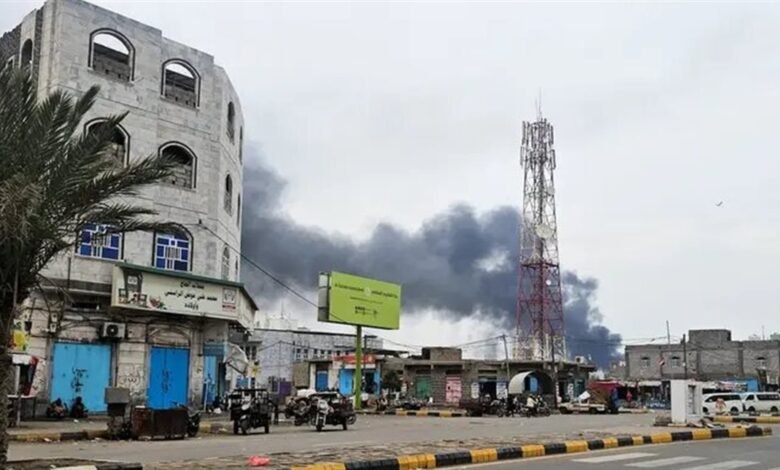 جراء الصواريخ الباليستية والطائرات المسيّرة.. مقتل وإصابة 18 مدنياً بهجمات الحوثي في 3 محافظات يمنية