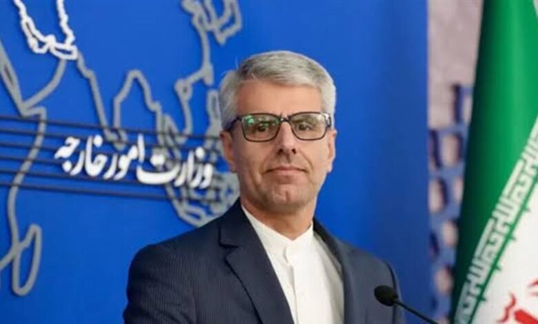 بقائي: موظفان فرنسيان غادرا إيران ولن يُسمح لهما بالعودة