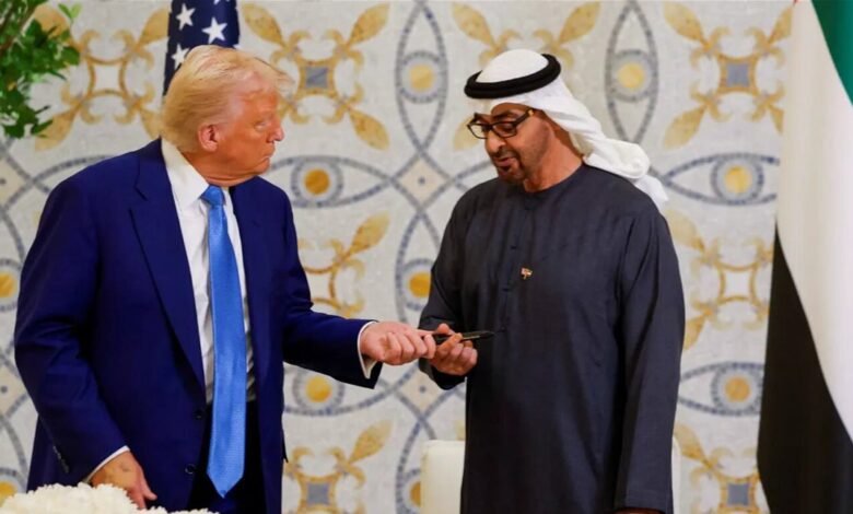 بن زايد وترامب يبحثان هاتفياً التطورات في المنطقة