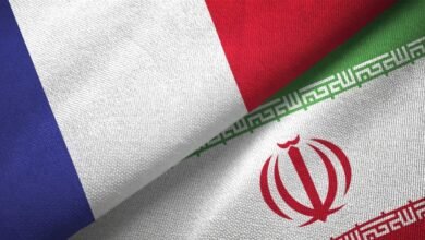 دبلوماسيون على قائمة الطرد.. ماذا يجري بين إيران وفرنسا؟