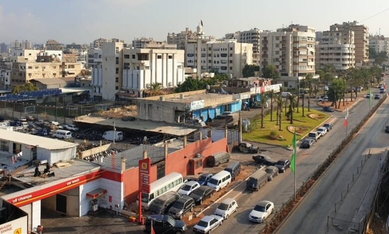 داخل مقهى يملكه سوري... مخدرات وأسلحة