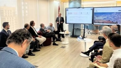 مكي بحث مع وفد "American Task Force" في مسار الإصلاح الإداري والتحول الرقمي