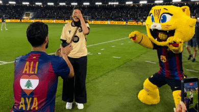 بالفيديو.. لبناني يفاجئ حبيبته بطلب زواج في ملعب برشلونة