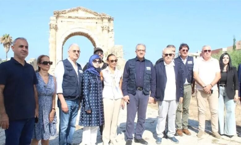 العناني يختتم زيارته للبنان بجولة في آثار صور