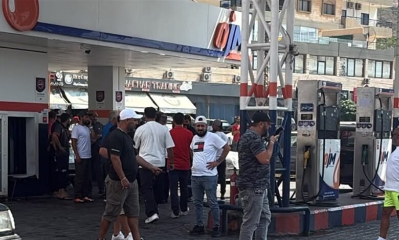 بين عضو بلدية وعمال في محطة محروقات... هذا ما حدث