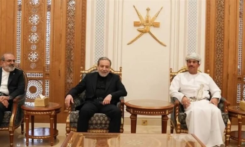 اتصال عُماني إيراني يبحث استئناف الحوار وأمن الملاحة في مضيق هرمز
