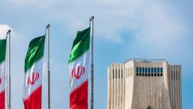 إيران تقرّ رسوماً على السفن المارة عبر مضيق هرمز