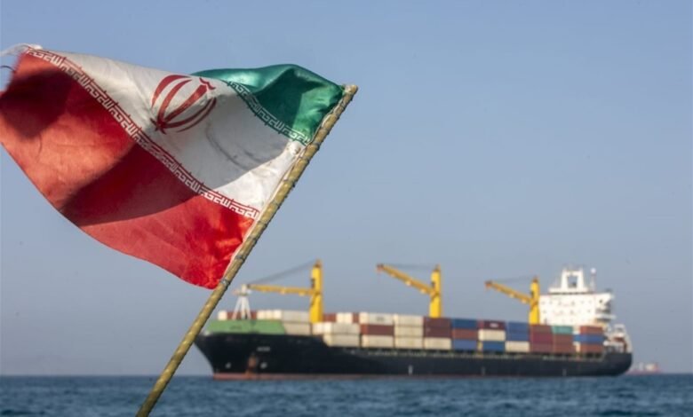 تقرير لـ"New York Times": دعوا إيران تسيطر على مضيق هرمز