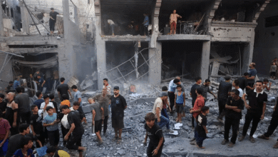 غارات إسرائيلية تدمر محطة تحلية ومنزلاً في غزة.. وأوامر إخلاء بالبريج