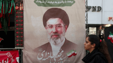هل سيساعد غياب مجتبى خامنئي الجمهورية الإسلامية على البقاء؟