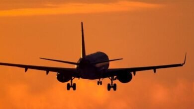 قبل الصعود إلى الطائرة... "مزحة" في مطار أميركيّ تتحوّل إلى عمليّة توقيف!
