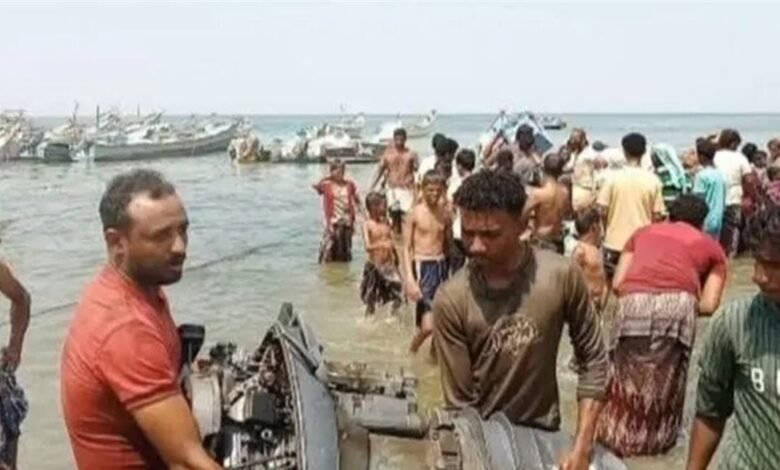 بعد قصف حوثي.. إجلاء 120 صياداً من حنيش في اليمن