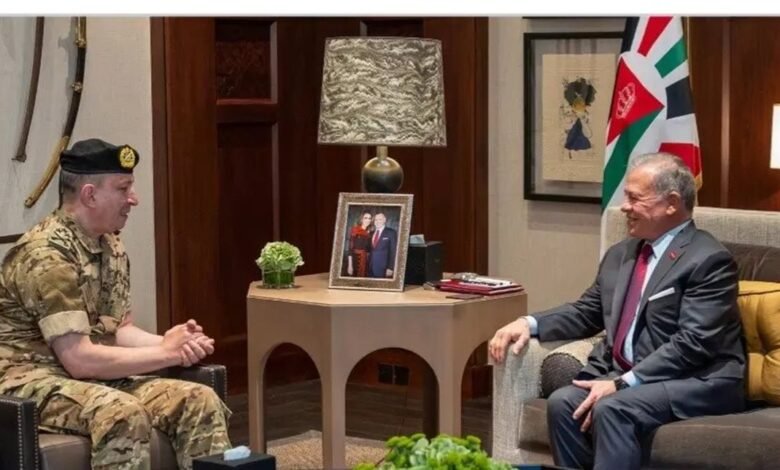 الملك عبدالله الثاني استقبل العماد هيكل... وتأكيد على وقوف الأردن إلى جانب لبنان