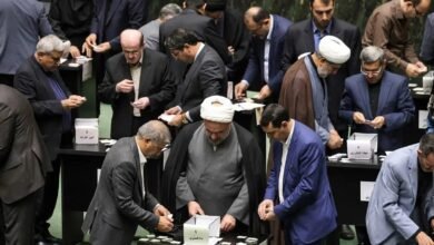 بالفيديو.. وفاة مرشح للبرلمان الإيراني بسكتة قلبية مفاجئة أثناء إلقائه خطابًا