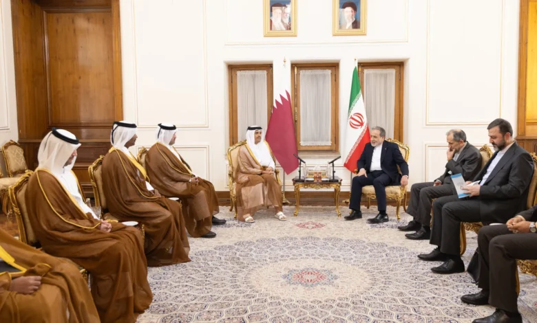 رئيس الوزراء القطري يلتقي 4 مسؤولين إيرانيين ويبحث جهود خفض التصعيد