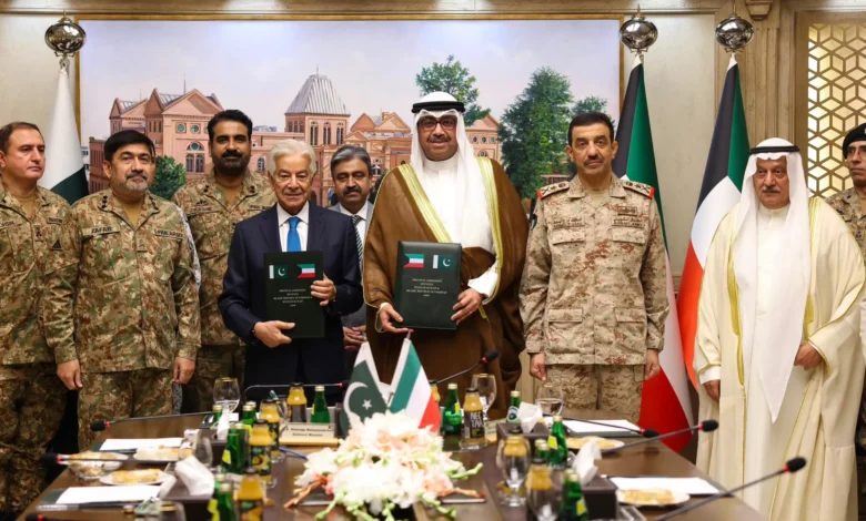 الكويت وباكستان توقعان اتفاقية للدفاع والتعاون العسكري المشترك