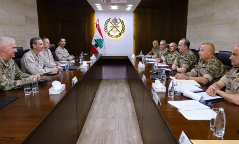 قائد الجيش اللبناني يبحث مع رئيس مجموعة التنسيق العسكري التطورات في الجنوب