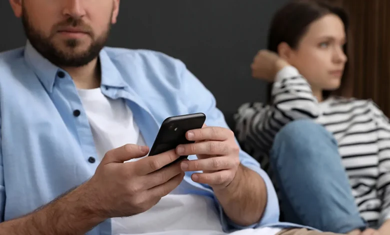 إشعار هاتف غيرك يجعلك تتفقّد هاتفك.. ماذا يقول العلم؟