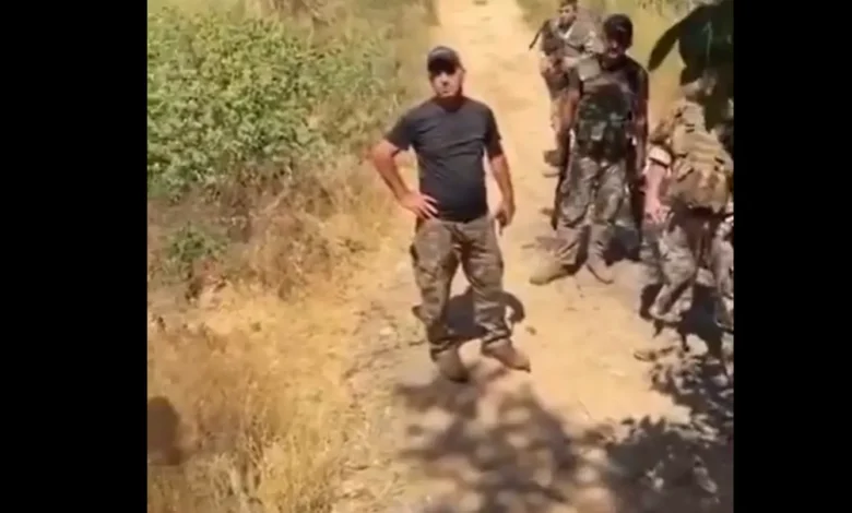"نحن إخوة وعدونا واحد"... ماذا دار بين ضابطين سوري ولبناني على الحدود؟