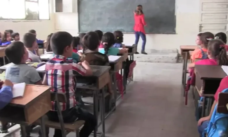 التربية السورية توضح آلية تدريس اللغة الكردية.. تفاعل متباين وترقب للتطبيق