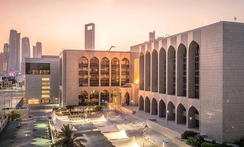 بنوك الإمارات تزيد الإقراض 17.8% مع نمو أصولها إلى 1.44 تريليون دولار