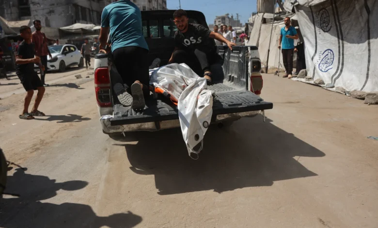 شهيد في غزة وتحذيرات من انهيار طبي بسبب نقص الأكسجين