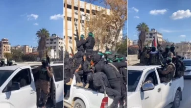 أسلحة ورايات وملثمون.. هل استعرضت حماس قوتها بالتزامن مع مفاوضات نزع السلاح؟
