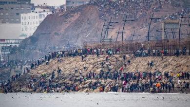 المغرب يوقف أشخاصا دعوا لتنظيم "عبور جماعي" لسبتة ومليلية