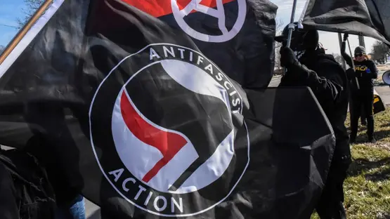 الخارجية الأميركية تكشف صلات بين "أنتيفا" والحرس الثوري الإيراني